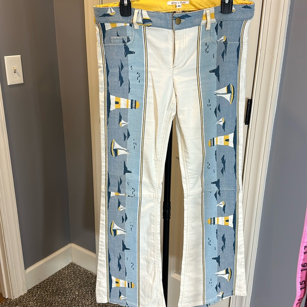 Alice and Olivia size 10 (runs small) tapestry print cotton blend pants EUC